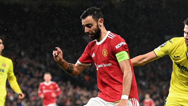 Bruno Fernandes playing for Man Utd